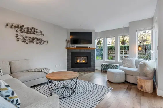 102 245 West 15th Street, North Vancouver