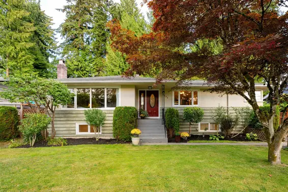 3658 Loraine Avenue, North Vancouver