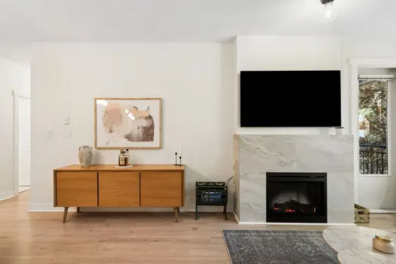 218 1111 East 27th Street, North Vancouver