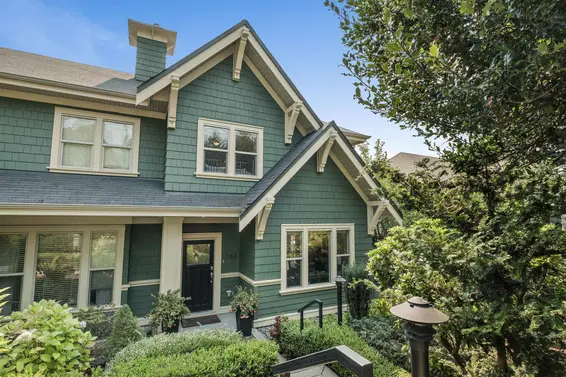261 East Queens Road, North Vancouver