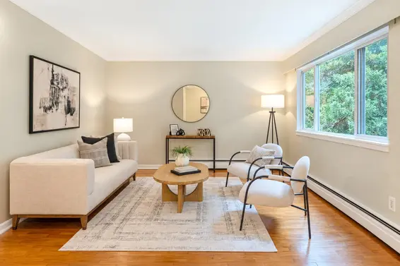 403 555 West 28th Street, North Vancouver