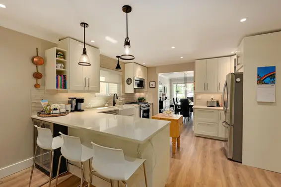 3821 Lonsdale Avenue, North Vancouver