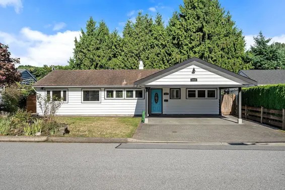 1216 Pinewood Crescent, North Vancouver