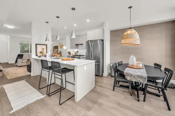 8 244 East 5th Street, North Vancouver