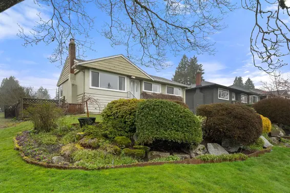 462 West 26th Street, North Vancouver