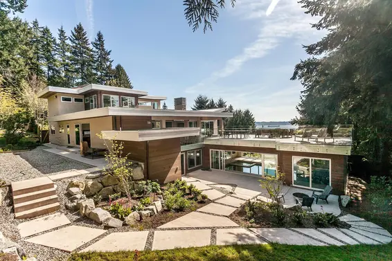 3865 Southridge Avenue, West Vancouver