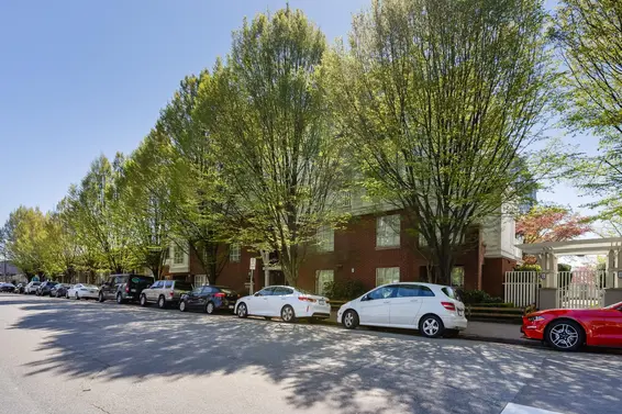 319 147 East 1st Street, North Vancouver