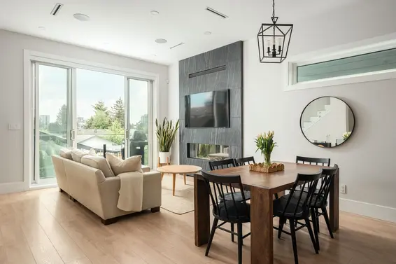 3 215 East 21st Street, North Vancouver