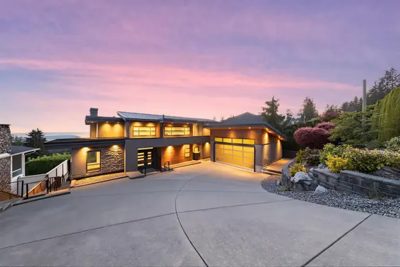 383 Newdale Court, North Vancouver