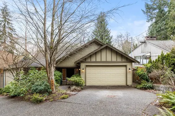 1075 Wellington Drive, North Vancouver