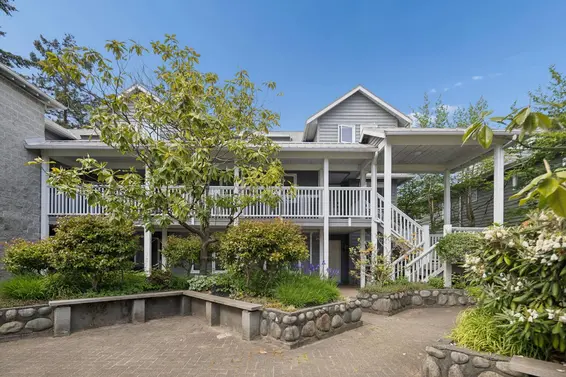 207 1518 Bowser Avenue, North Vancouver