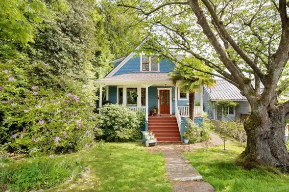 1560 Macgowan Avenue, North Vancouver