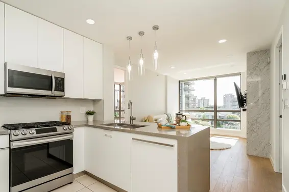 1002 170 West 1st Street, North Vancouver