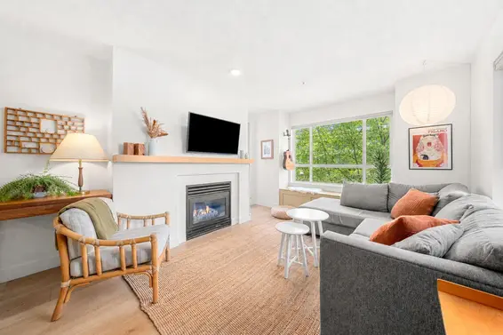 301 333 East 1st Street, North Vancouver