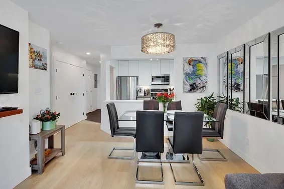 411 108 West Esplanade Avenue, North Vancouver
