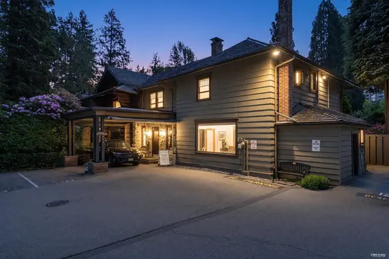 207 235 Keith Road, West Vancouver