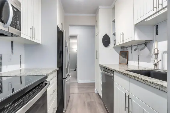 303 2004 Fullerton Avenue, North Vancouver