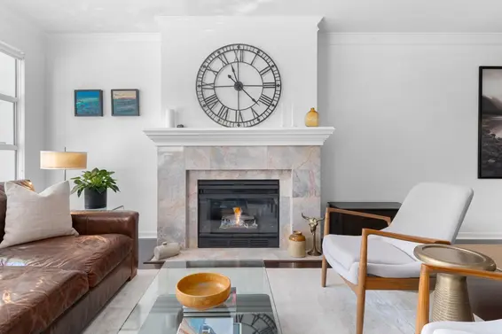 204 3151 Woodbine Drive, North Vancouver