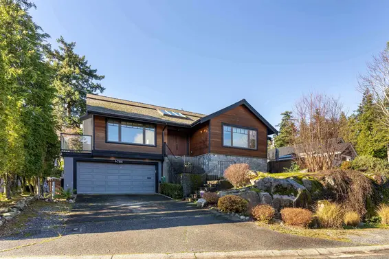 4786 Meadfeild Court, West Vancouver For Sale - image 3