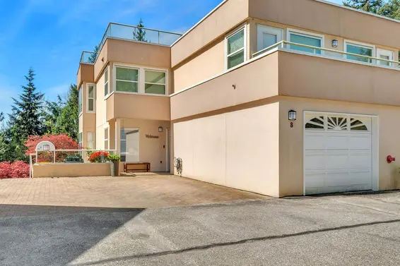 8 2425 Edgemont Boulevard, North Vancouver