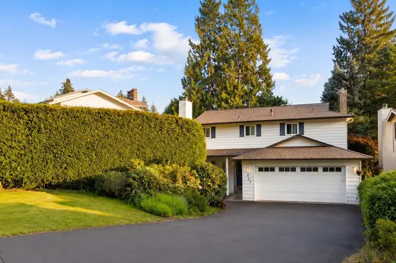 697 East Braemar Road, North Vancouver