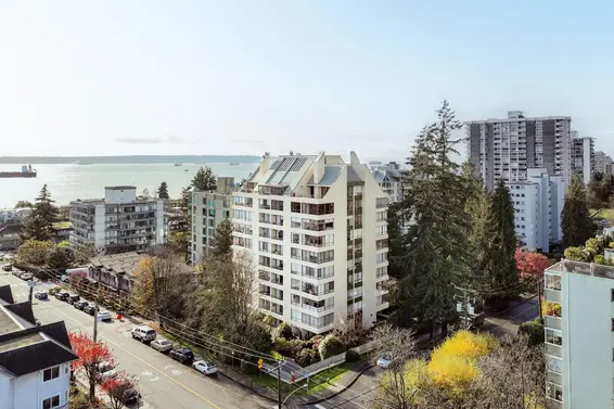 203 1412 Esquimalt Avenue, West Vancouver