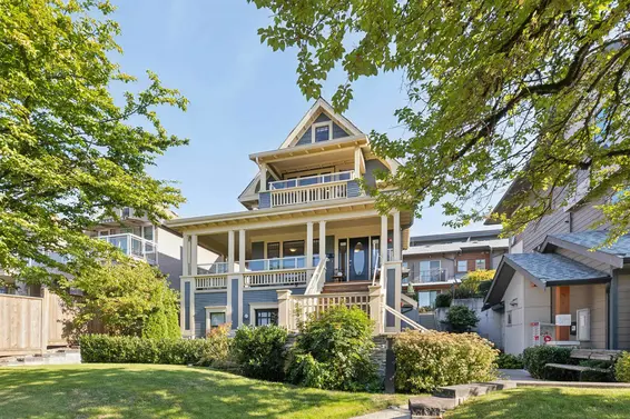 1 244 East 5th Street, North Vancouver
