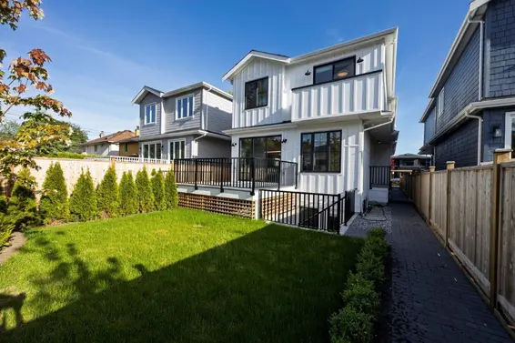 340 East 17th Street, North Vancouver