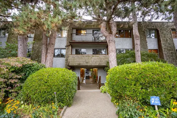 303 1721 St. Georges Avenue, North Vancouver