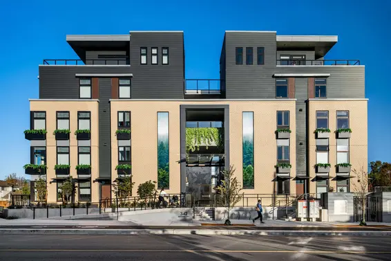 102 342 Mountain Highway, North Vancouver