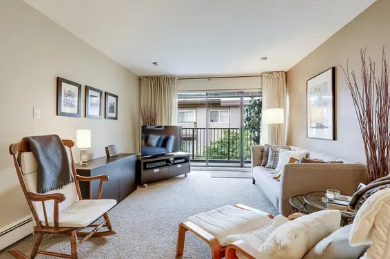 302 330 East 1st Street, North Vancouver