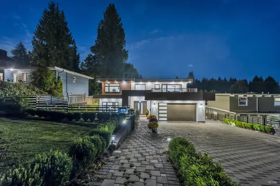 929 Canyon Boulevard, North Vancouver