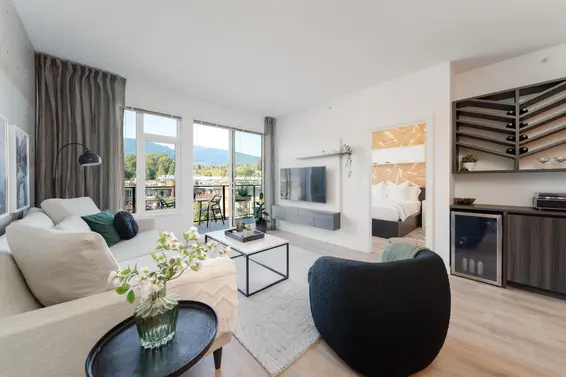 517 725 Marine Drive, North Vancouver