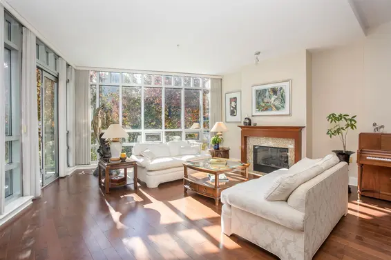 301 605 Clyde Avenue, West Vancouver