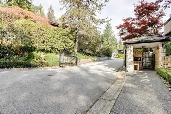 1 1900 Indian River Crescent, North Vancouver For Sale - image 32