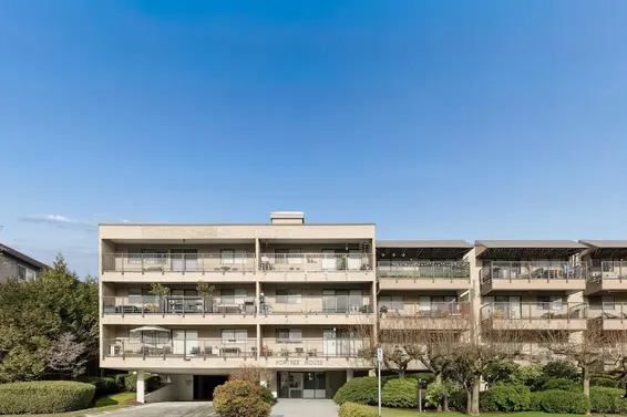 203 330 East 1st Street, North Vancouver