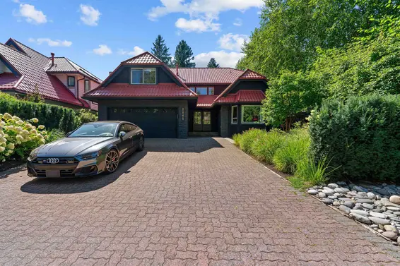 2645 Edgemont Boulevard, North Vancouver