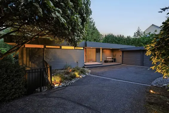 6240 Summit Avenue, West Vancouver