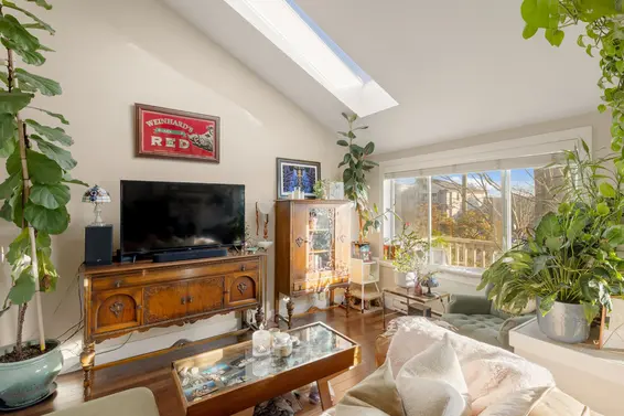 612 East 4th Street, North Vancouver