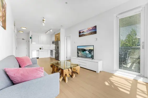 211 1621 Hamilton Avenue, North Vancouver