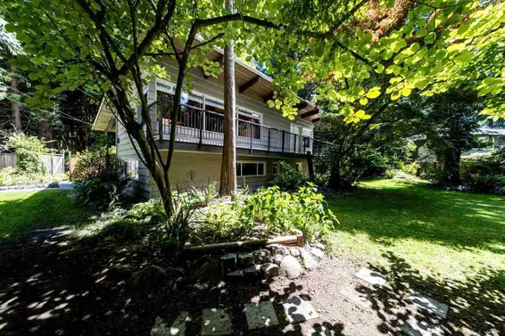 938 Riverside Drive, North Vancouver