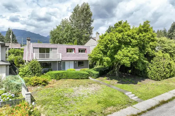 546 West 20Th Street, North Vancouver