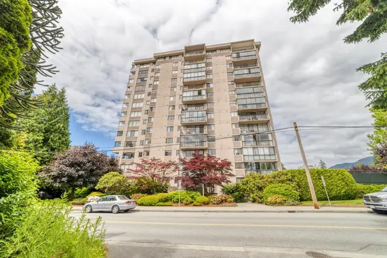 401 555 13Th Street, West Vancouver