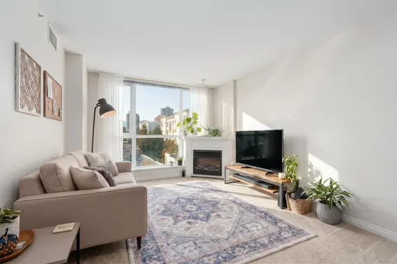 607 188 East Esplanade, North Vancouver