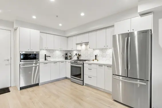 305 1519 Crown Street, North Vancouver