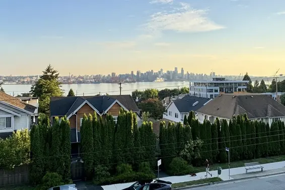309 422 East 3rd Street, North Vancouver