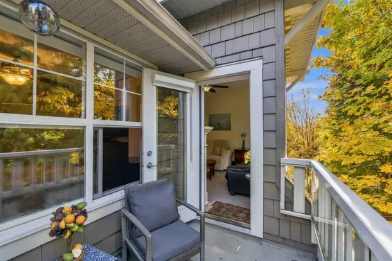 411 960 Lynn Valley Road, North Vancouver