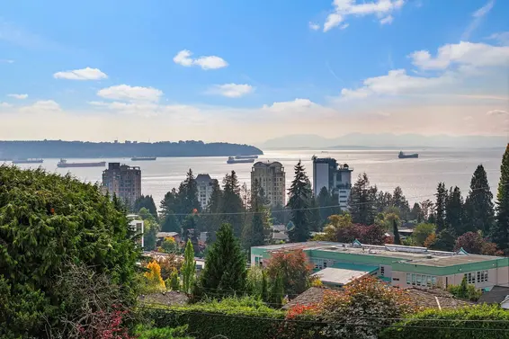 2077 Kings Avenue, West Vancouver