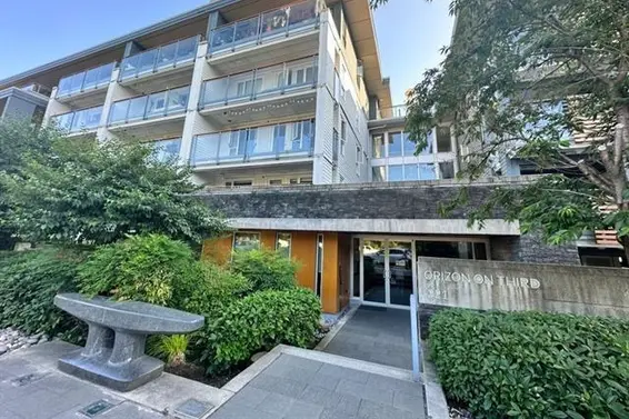 414 221 East 3rd Street, North Vancouver