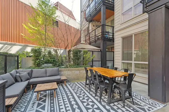 107 128 East 8th Street, North Vancouver